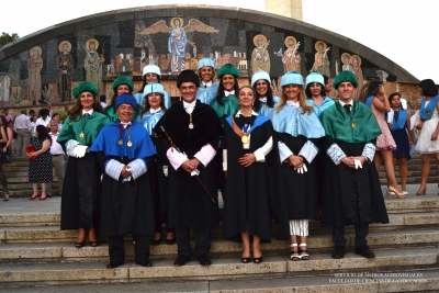 Rector, directivos acadmicos y profesores al finalizar el acto