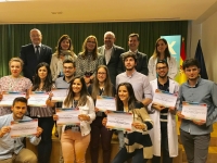 Foto con los premiados en las jornadas y autoridades 