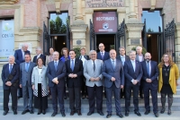 Foto de familia de autoridades y participantes en el Congreso