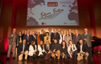 Foto de familia de autoridades y premiados y participantes en el III Consejo Abierto