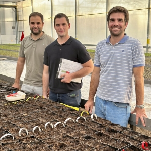 Los investigadores Carlos Trapero y Pedro Valverde en las instalaciones de ACEMI Spain