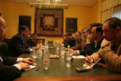Reunin institucional del candidato del PSOE a la Alcalda de Crdoba con el equipo de gobierno de la Universidad.