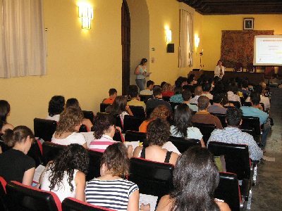 Cajasur presenta su programa de prcticas en la Facultad de Derecho y Ciencias Econmicas y Empresariales