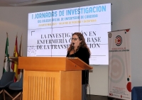 Vanesa Cantón durante la conferencia de clausura que pronunció en las I Jornadas de Investigación del Colegio de Enfermería de Córdoba.