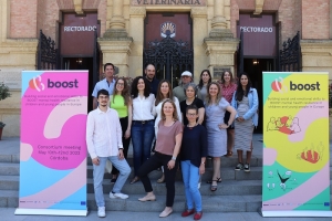 Integrantes del proyecto BoosT, frente a la fachada del Rectorado de la Universidad de Córdoba. 