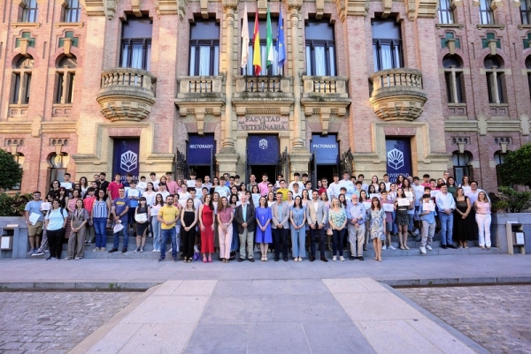 Foto de familia tras la finalización del acto